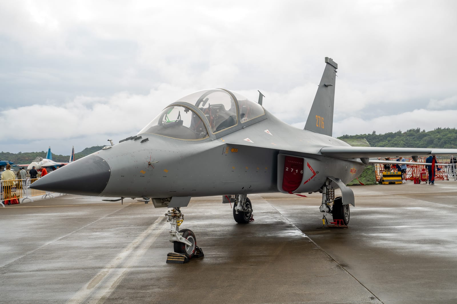 Hongdu L-15 — chasseur 4e gen — Chine