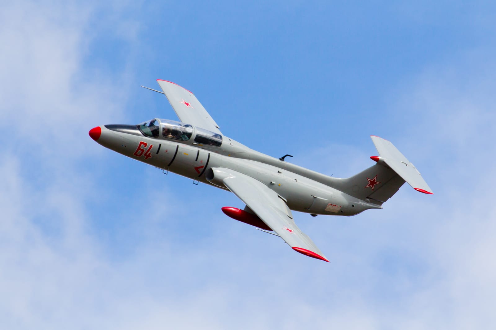 Aero L-29 Delfín — chasseur 2e gen — Tchécoslovaquie