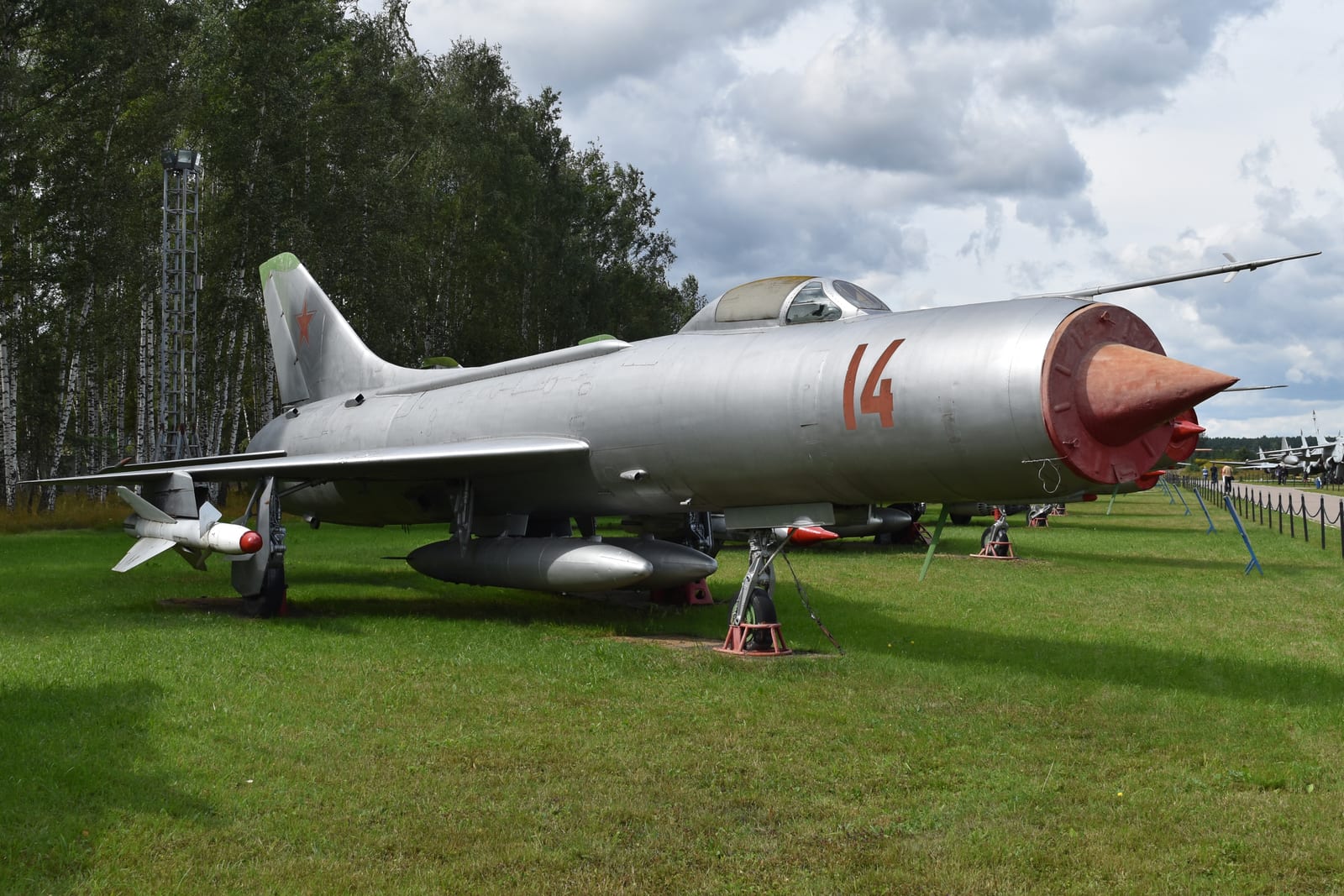Su-11 — chasseur 2e gen — Russie