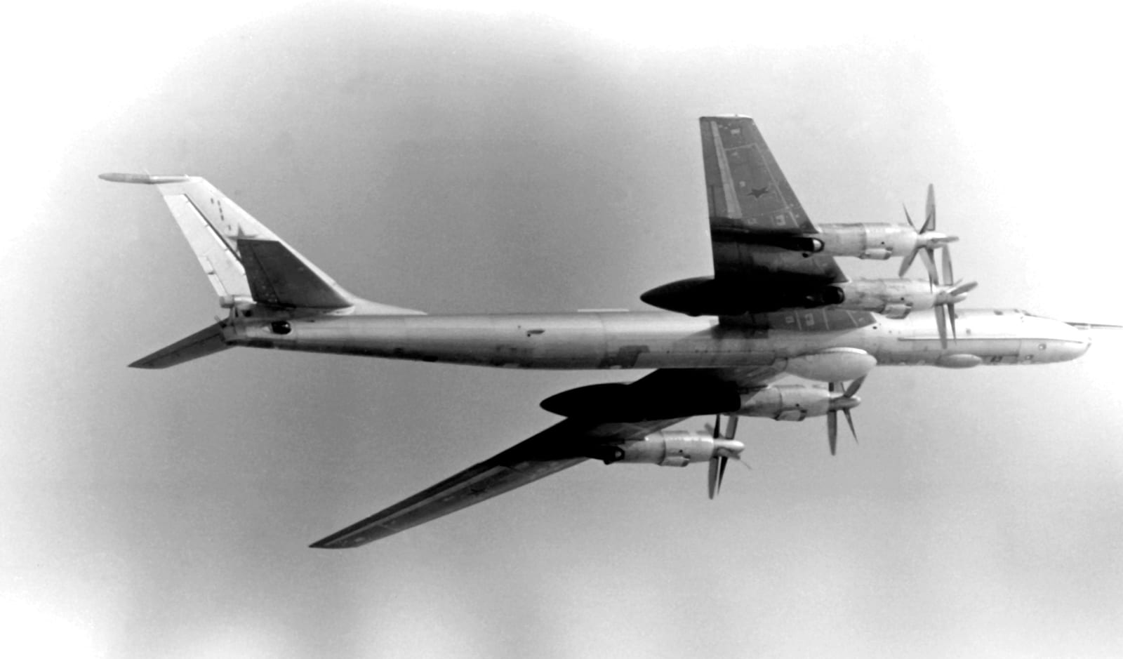 Tu-142 — chasseur 2e gen — Russie