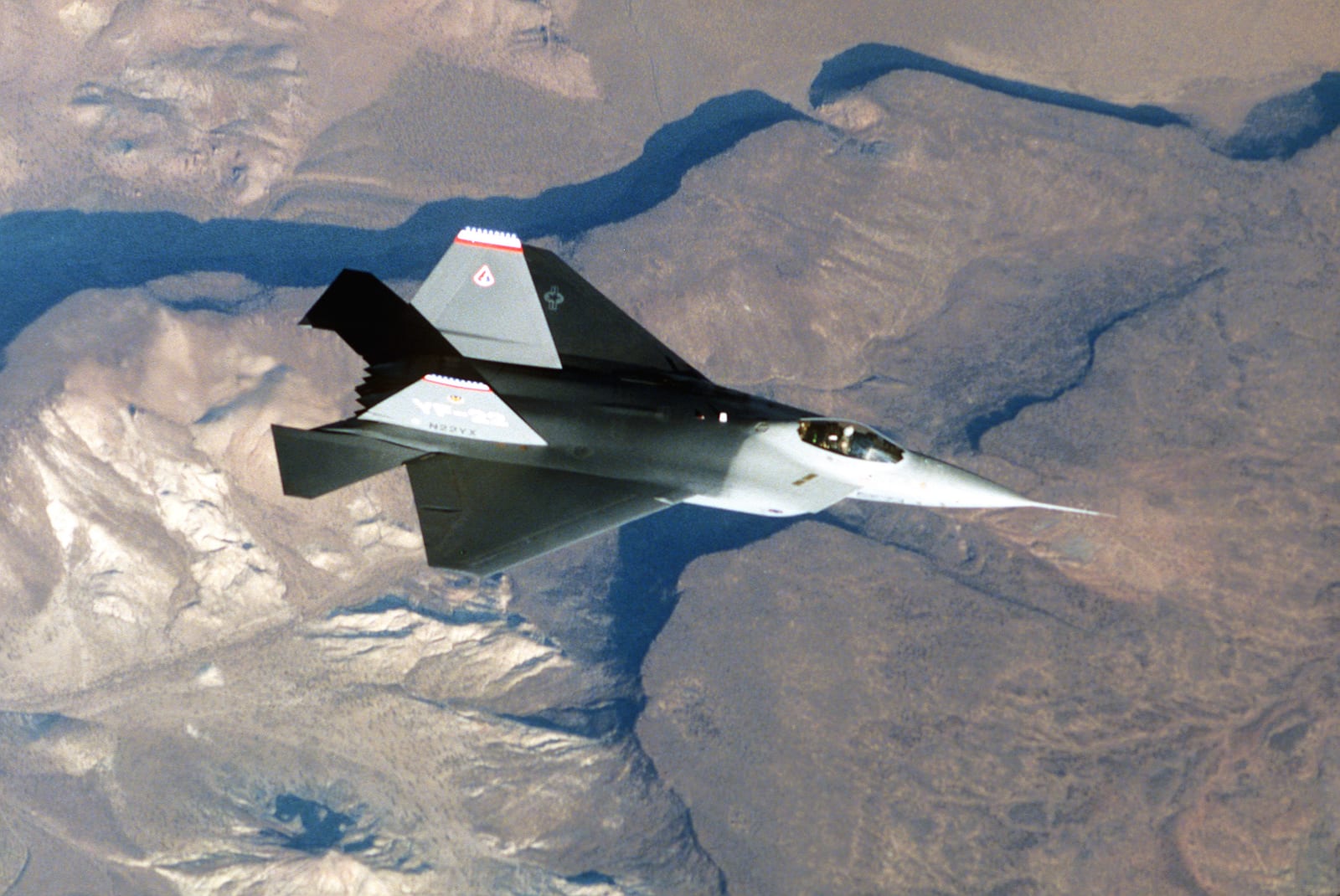 YF-22 — chasseur 5e gen — États-Unis